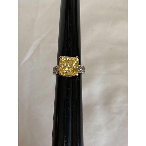 Beautiful yellow CZ ring sz 7 - Picture 3 of 5